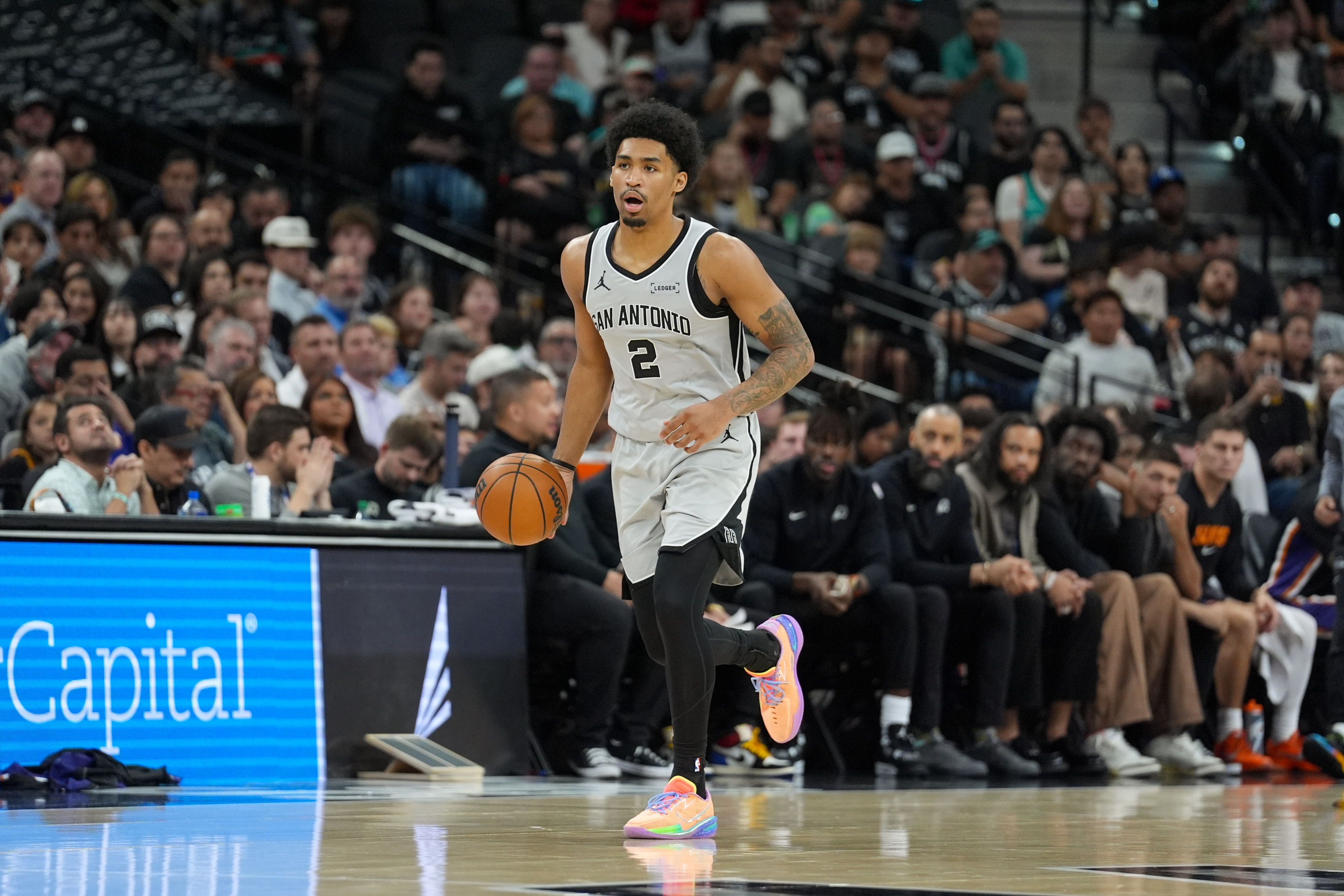 马刺主场力克开拓者 杨瀚森未获出场机会